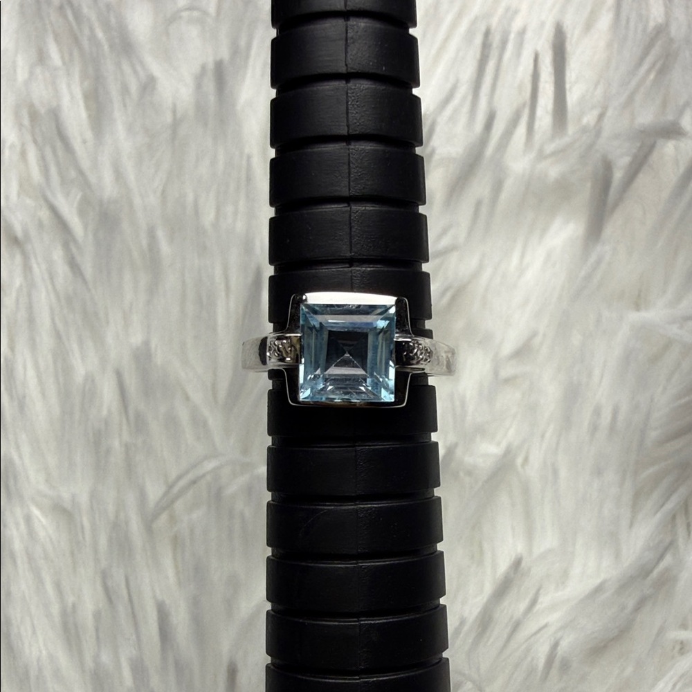 14k White Gold Elegant Blue Square-Cut Gemstone Ring